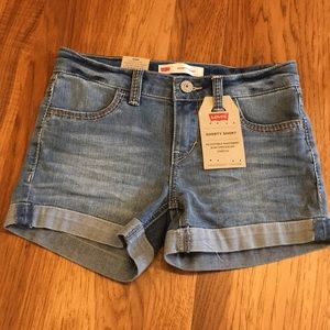 NEW Girls Levi’s Shorts size 8 regular.